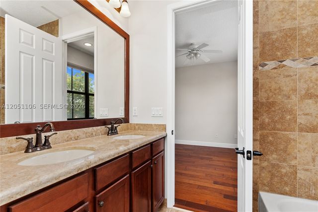 8420 NW 33rd St, Cooper City, FL 33024