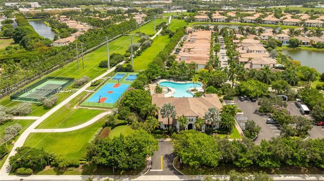 8420 NW 33rd St, Cooper City, FL 33024