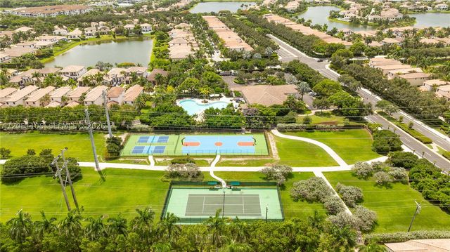 8420 NW 33rd St, Cooper City, FL 33024