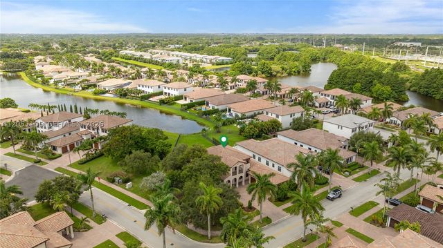 8420 NW 33rd St, Cooper City, FL 33024