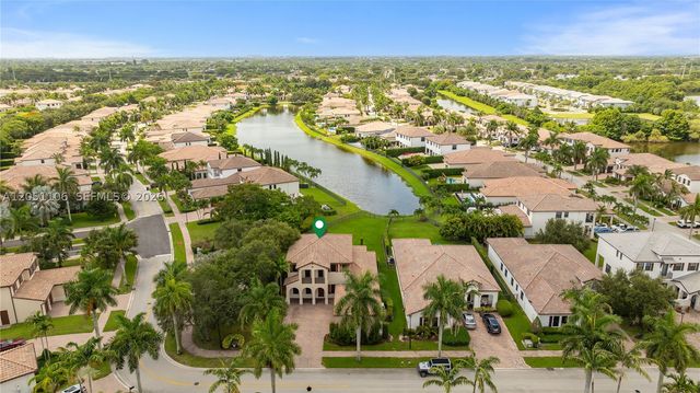 8420 NW 33rd St, Cooper City, FL 33024