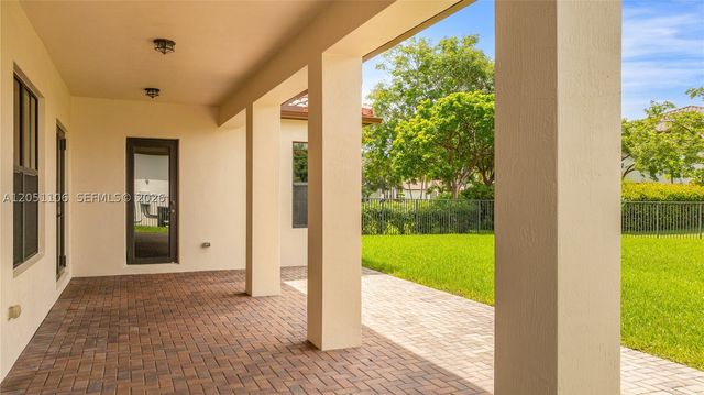 8420 NW 33rd St, Cooper City, FL 33024