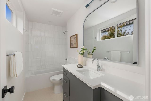 3932 S Angeline Street, Seattle, WA 98118