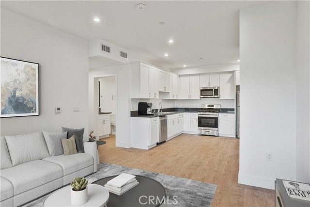 8750 Sepulveda Boulevard 404, North Hills (los Angeles), CA 91343
