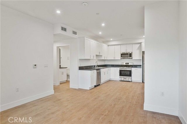 8750 Sepulveda Boulevard 404, North Hills (los Angeles), CA 91343