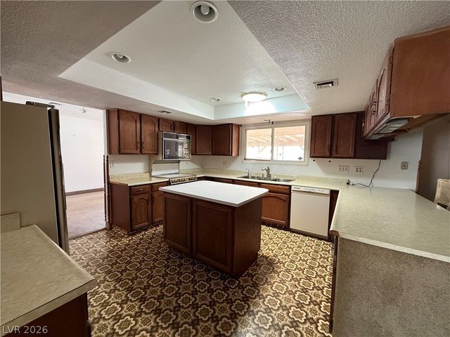 1560 Rocking Horse Drive, Henderson, NV 89002