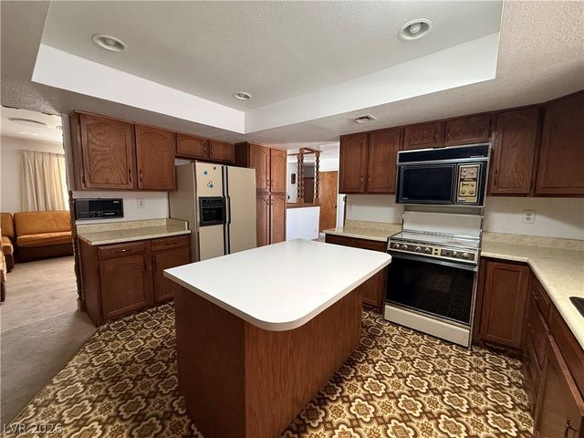 1560 Rocking Horse Drive, Henderson, NV 89002