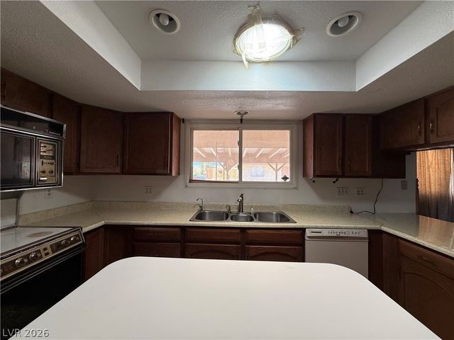1560 Rocking Horse Drive, Henderson, NV 89002