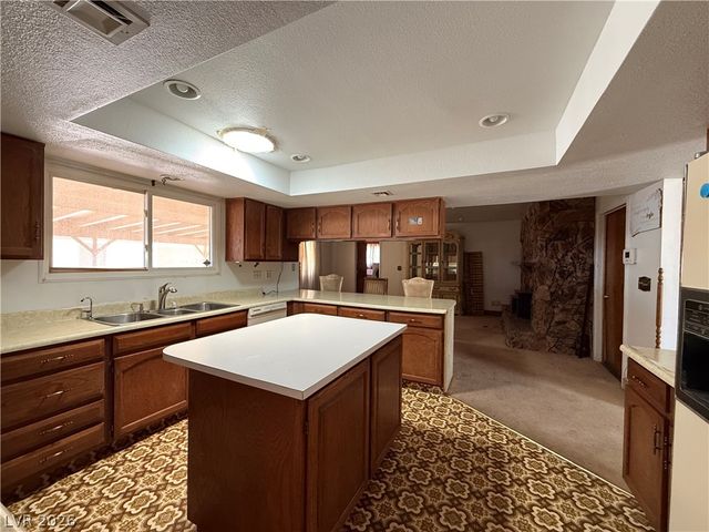 1560 Rocking Horse Drive, Henderson, NV 89002