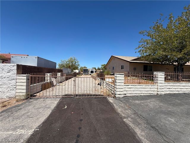 1560 Rocking Horse Drive, Henderson, NV 89002