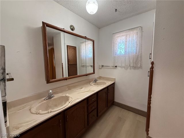 1560 Rocking Horse Drive, Henderson, NV 89002