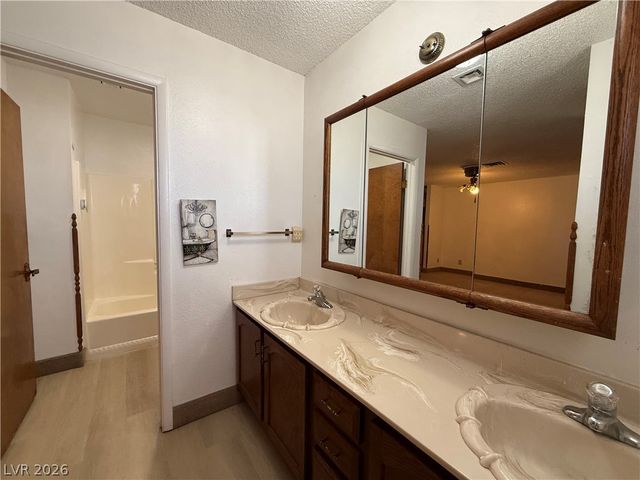 1560 Rocking Horse Drive, Henderson, NV 89002
