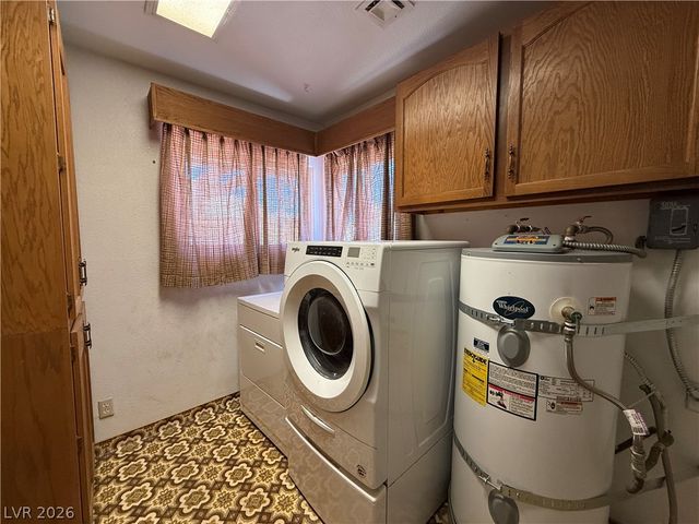 1560 Rocking Horse Drive, Henderson, NV 89002