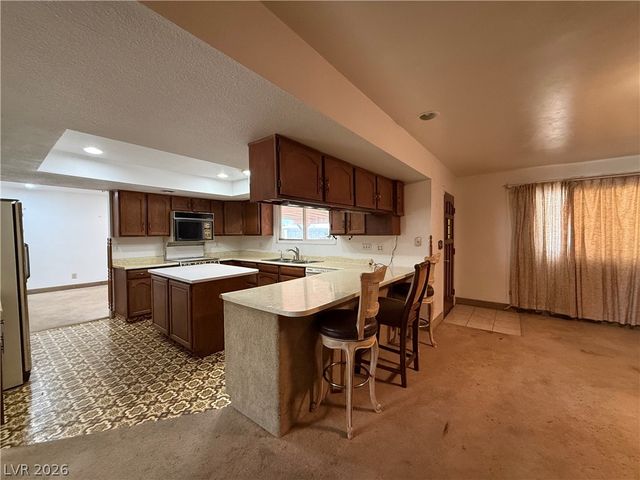 1560 Rocking Horse Drive, Henderson, NV 89002