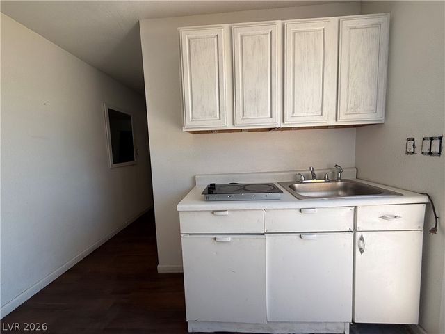 1560 Rocking Horse Drive, Henderson, NV 89002