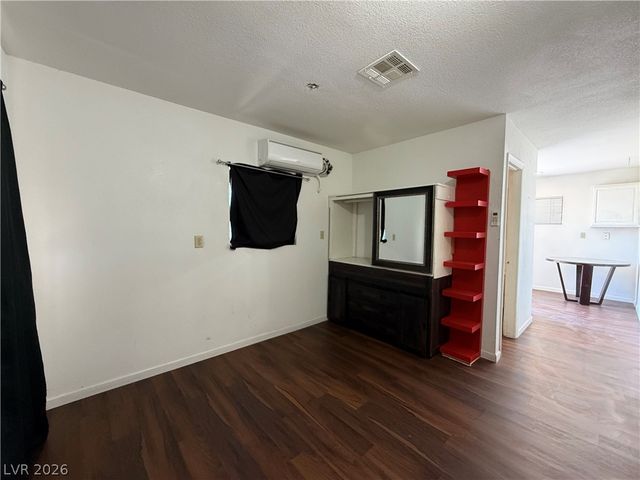 1560 Rocking Horse Drive, Henderson, NV 89002