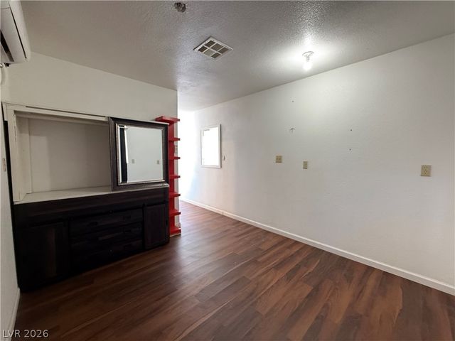 1560 Rocking Horse Drive, Henderson, NV 89002