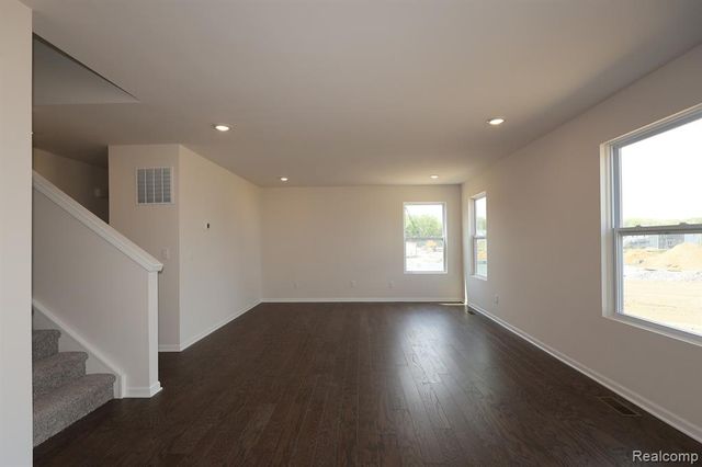 362 Hidden River, Holly, MI 48442