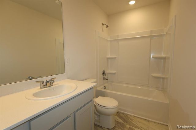 362 Hidden River, Holly, MI 48442