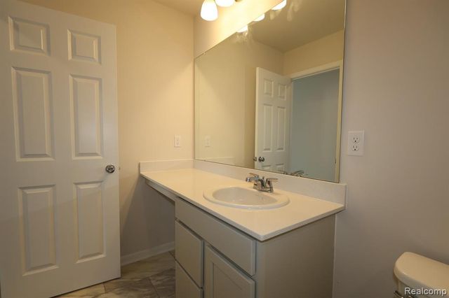 362 Hidden River, Holly, MI 48442