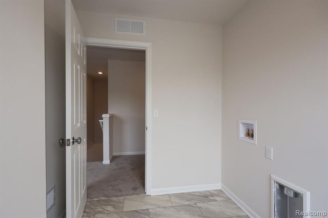362 Hidden River, Holly, MI 48442