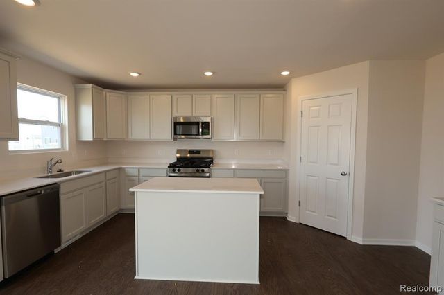 362 Hidden River, Holly, MI 48442