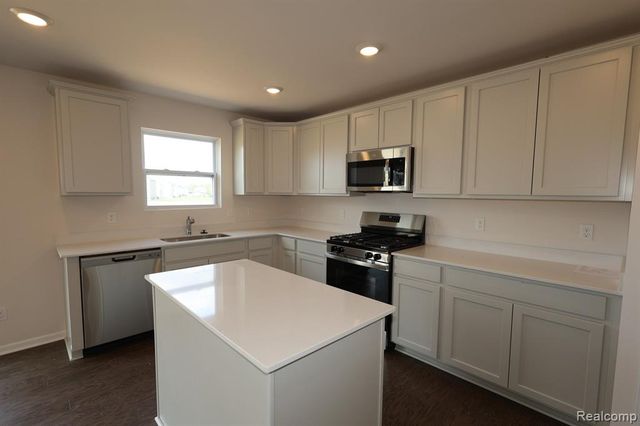 362 Hidden River, Holly, MI 48442