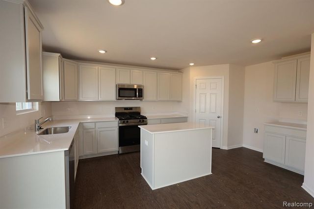 362 Hidden River, Holly, MI 48442