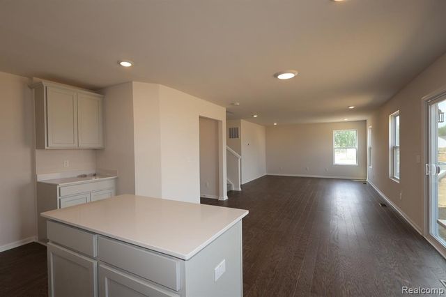 362 Hidden River, Holly, MI 48442
