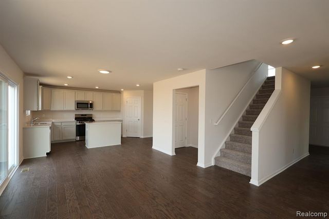 362 Hidden River, Holly, MI 48442