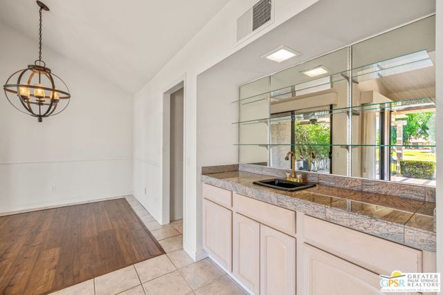 3020 Calle Loreto, Palm Springs, CA 92264