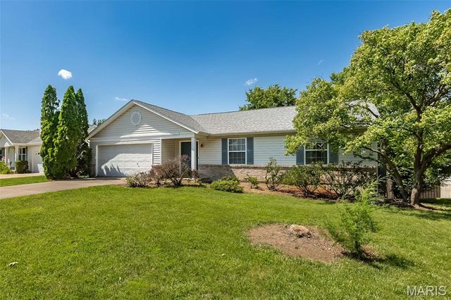 216 Maple Point Drive, St Charles, MO 63304