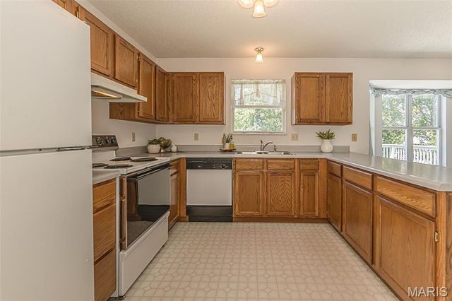 216 Maple Point Drive, St Charles, MO 63304