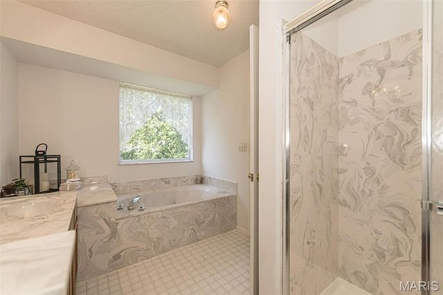 216 Maple Point Drive, St Charles, MO 63304