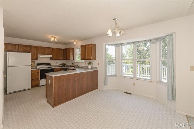 216 Maple Point Drive, St Charles, MO 63304