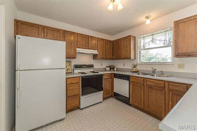 216 Maple Point Drive, St Charles, MO 63304