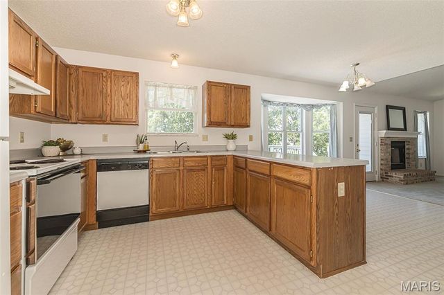 216 Maple Point Drive, St Charles, MO 63304