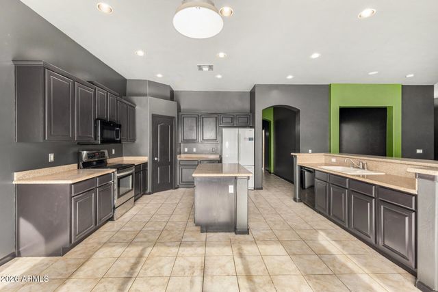 7233 W COTTONTAIL Lane, Peoria, AZ 85383