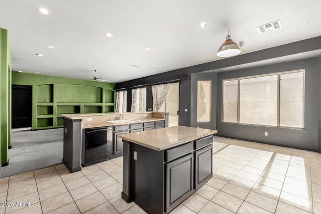 7233 W COTTONTAIL Lane, Peoria, AZ 85383