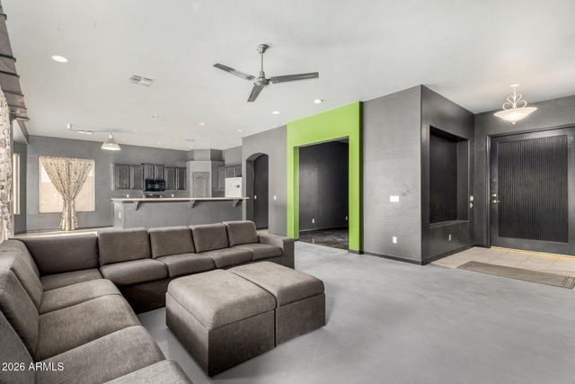 7233 W COTTONTAIL Lane, Peoria, AZ 85383