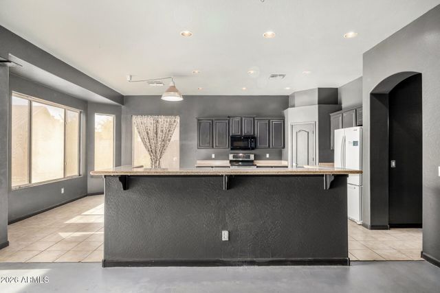 7233 W COTTONTAIL Lane, Peoria, AZ 85383