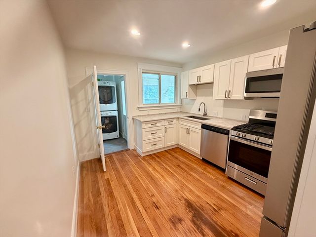 37 Rogers Park 2, Boston, MA 02135