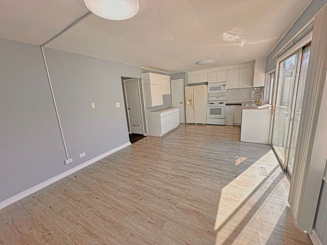 5573 Court F, Hanover Park, IL 60133