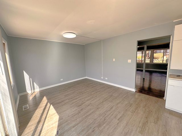 5573 Court F, Hanover Park, IL 60133