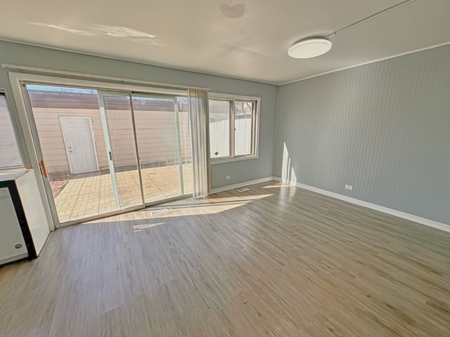 5573 Court F, Hanover Park, IL 60133