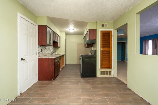 10832 SAPPHIRE Street, El Paso, TX 79924