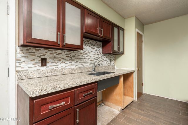 10832 SAPPHIRE Street, El Paso, TX 79924