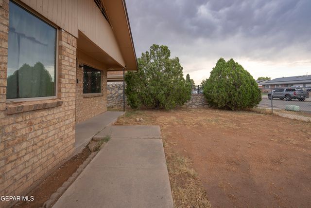 10832 SAPPHIRE Street, El Paso, TX 79924