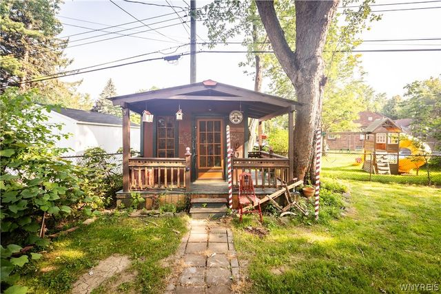 176 Rosewood Drive, West Seneca, NY 14224