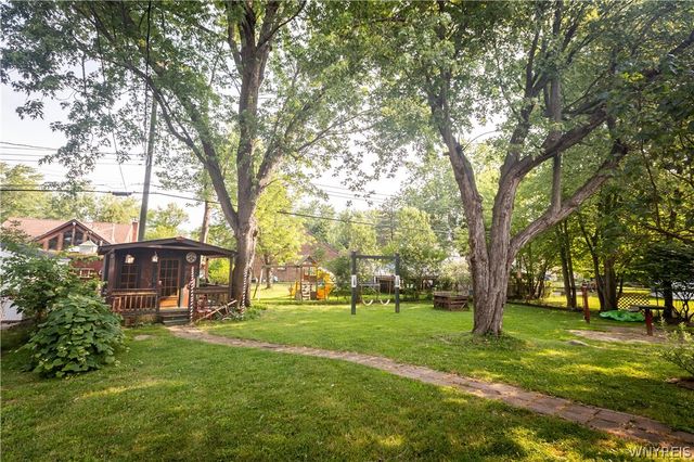 176 Rosewood Drive, West Seneca, NY 14224